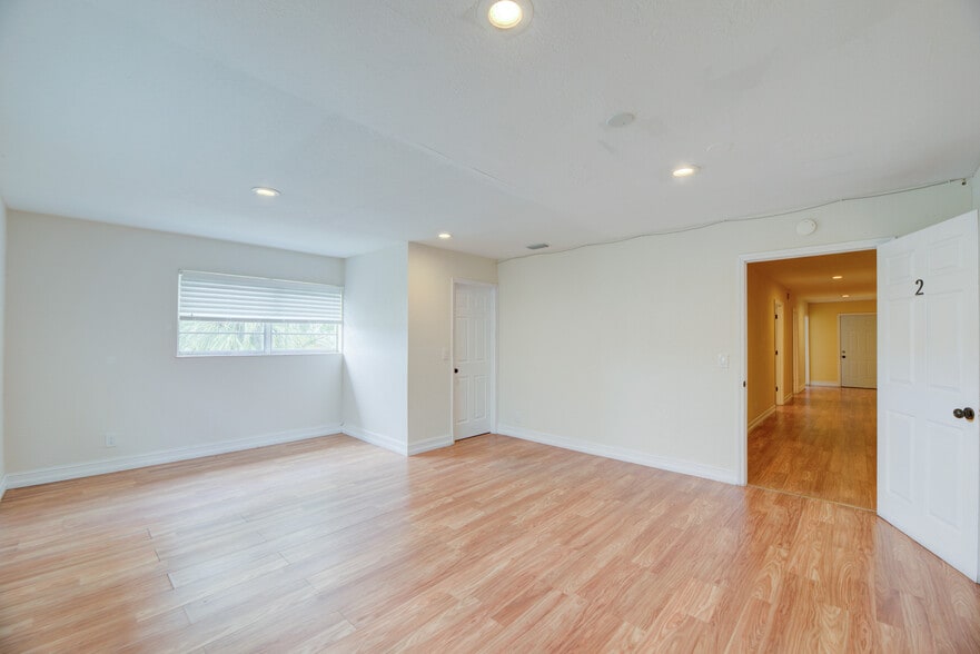 More Photos Of 359 10th St, West Palm Beach Storefront Retail Office For Lease