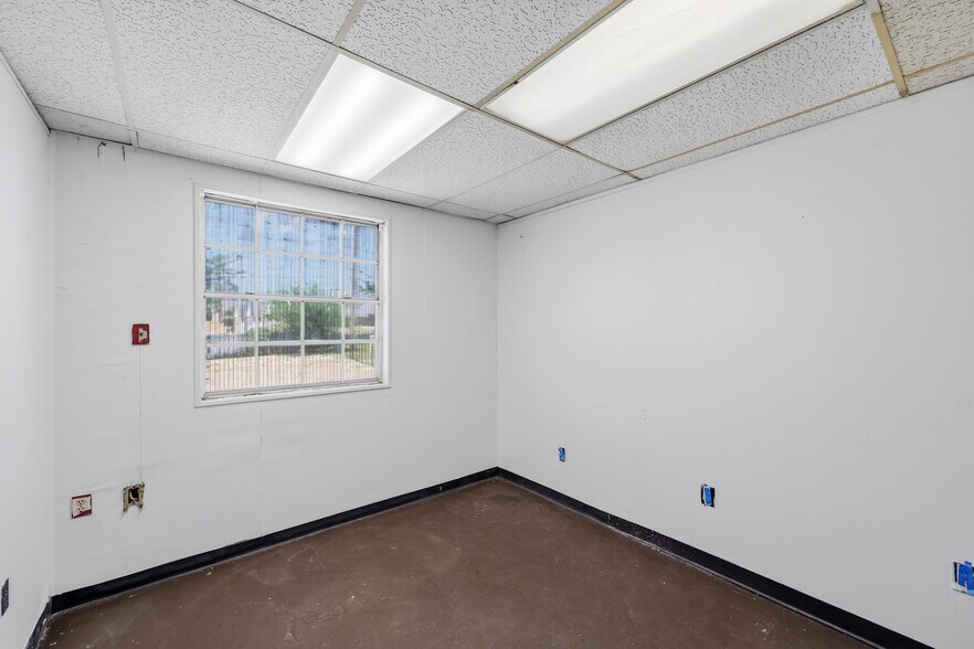 More Photos Of 4795 Mcwillie Dr, Jackson Office For Sale