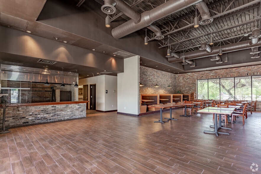 More Photos Of 17660 Henderson Pass, San Antonio Restaurant For Sale