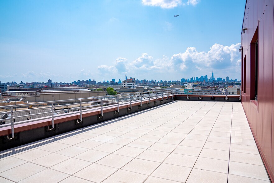 More Photos Of 4805 Metropolitan Ave, Ridgewood Light Distribution For Lease