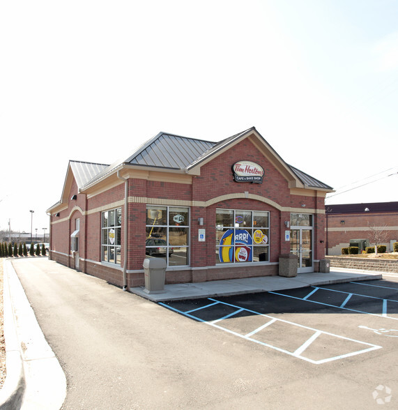 Primary Photo Of 40 E Square Lake Rd, Bloomfield Hills Fast Food For Lease