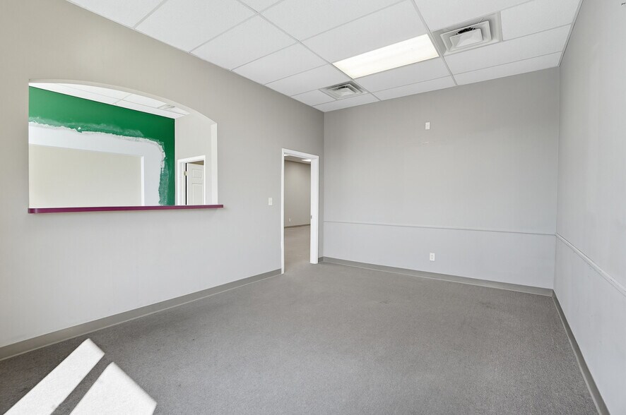 More Photos Of 1104-1124 Kemper Meadow Dr, Forest Park Storefront For Lease