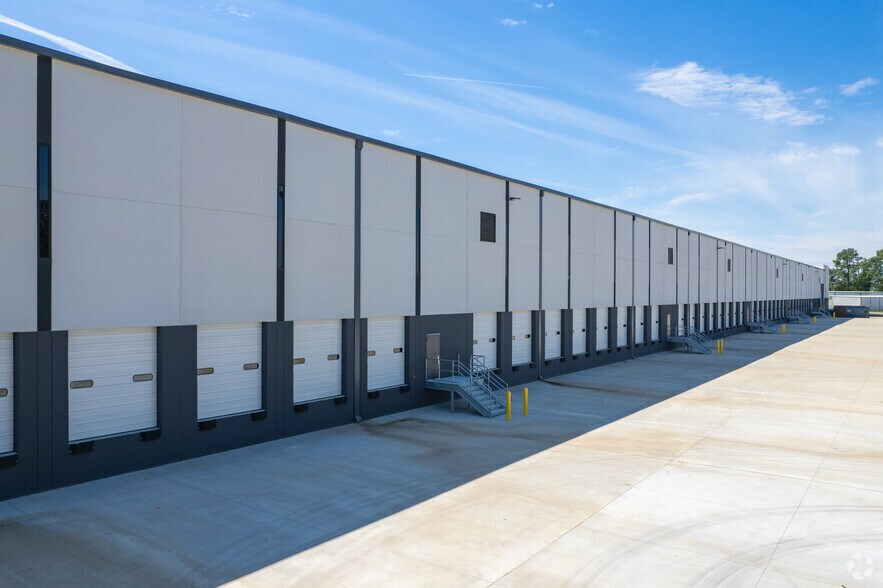 More Photos Of 9910 Cypress Creek Pky, Houston Warehouse For Lease