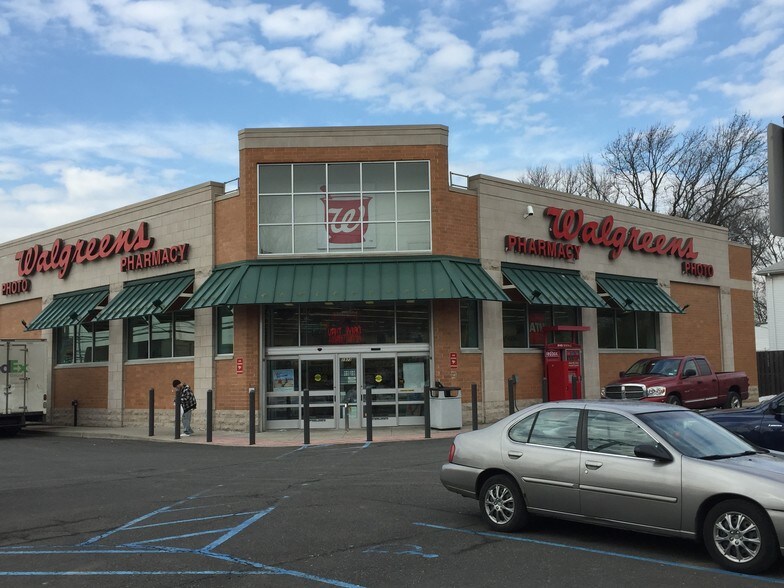 More Photos Of 1973 Forest Ave, Staten Island Drugstore For Sale