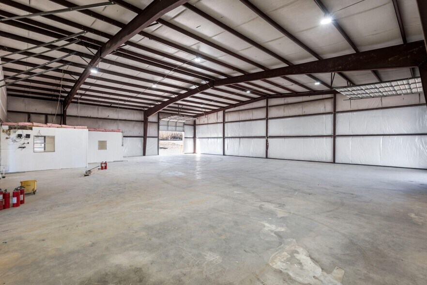 More Photos Of 800 East Watson Ln, New Braunfels Manufacturing For Lease