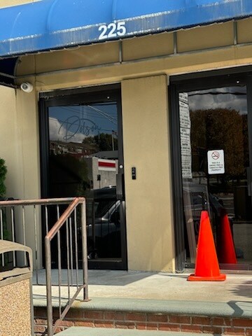 More Photos Of 225 Dolson Ave, Middletown Office For Sale