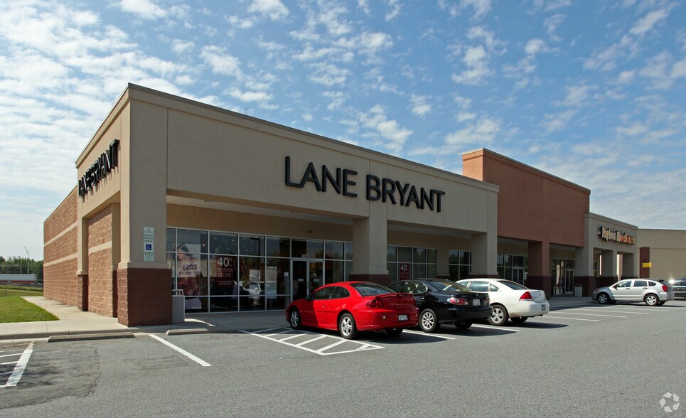 More Photos Of 1469 University Dr, Burlington Freestanding For Lease