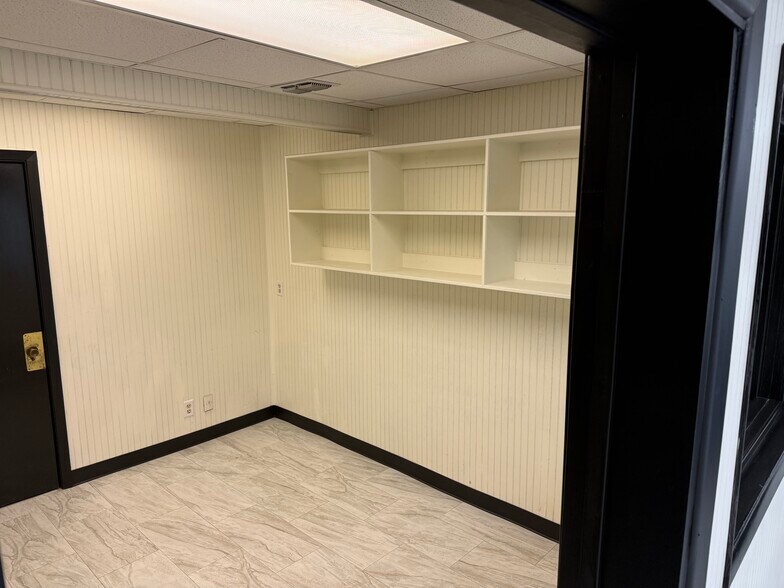 More Photos Of 914 S Southwest Loop 323, Tyler Industrial For Sale