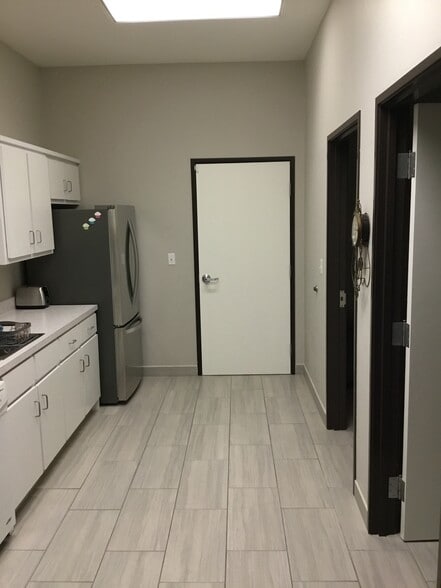 More Photos Of 385 W Main St, Lewisville Office For Lease