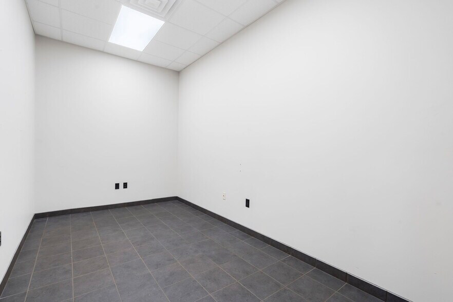 More Photos Of 1920 N National Ave, Springfield Warehouse For Lease