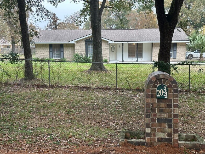 More Photos Of 2043 Cherry Laurel Dr, Spring Office For Lease