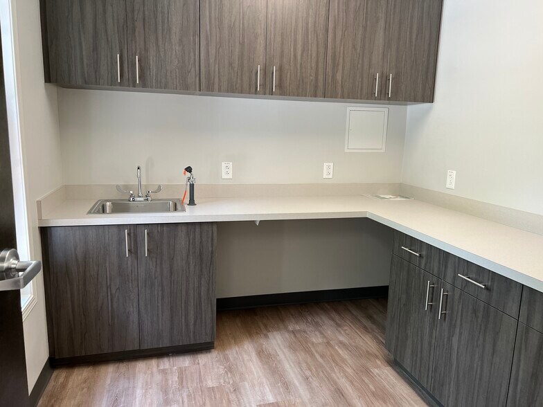 More Photos Of 290 Heritage Walk, Woodstock Medical For Lease