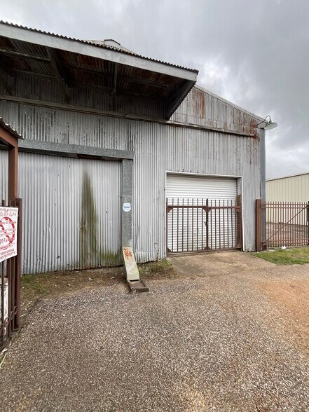 More Photos Of 3201 Texas Ave, La Marque Warehouse For Sale