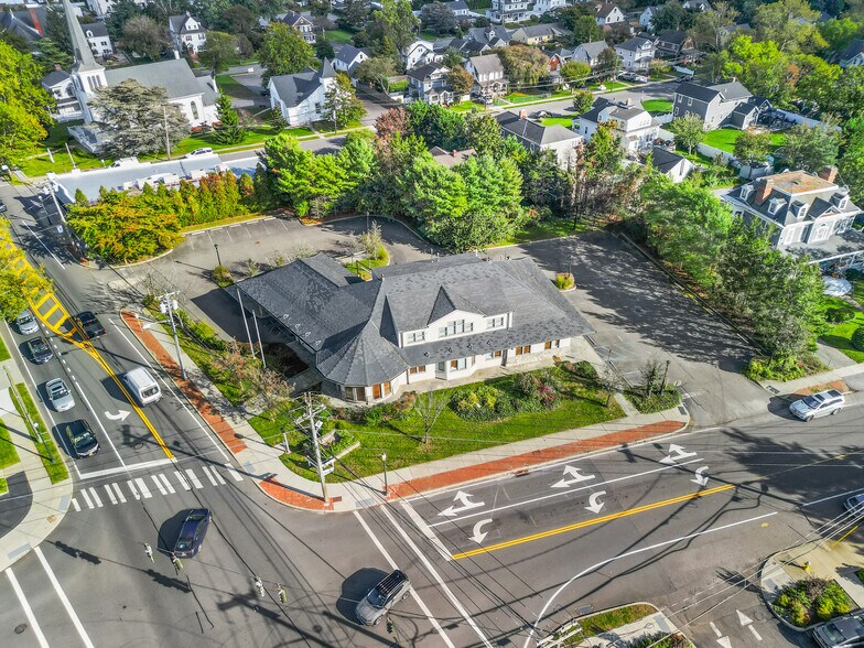 More Photos Of 290 Main St, Islip Bank For Lease