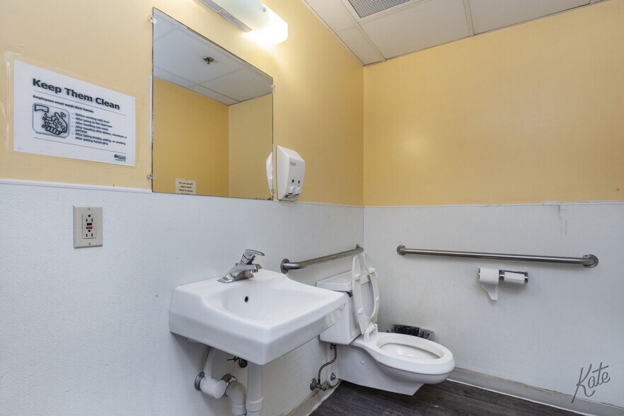More Photos Of 2001 Airport Way, Fairbanks Restaurant For Sale