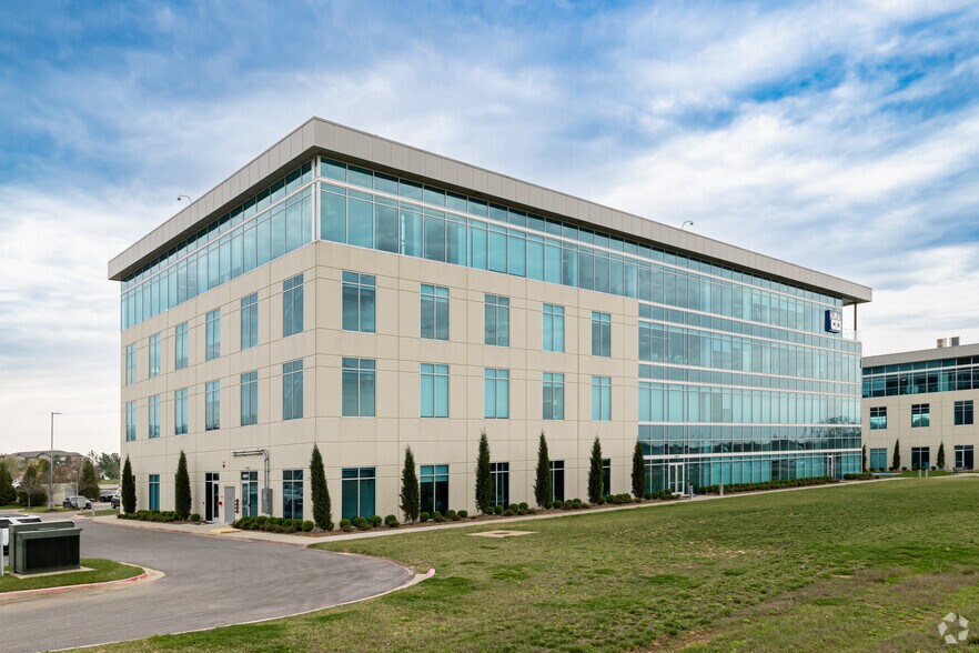 More Photos Of 2600 NE 11th St, Bentonville Office For Lease