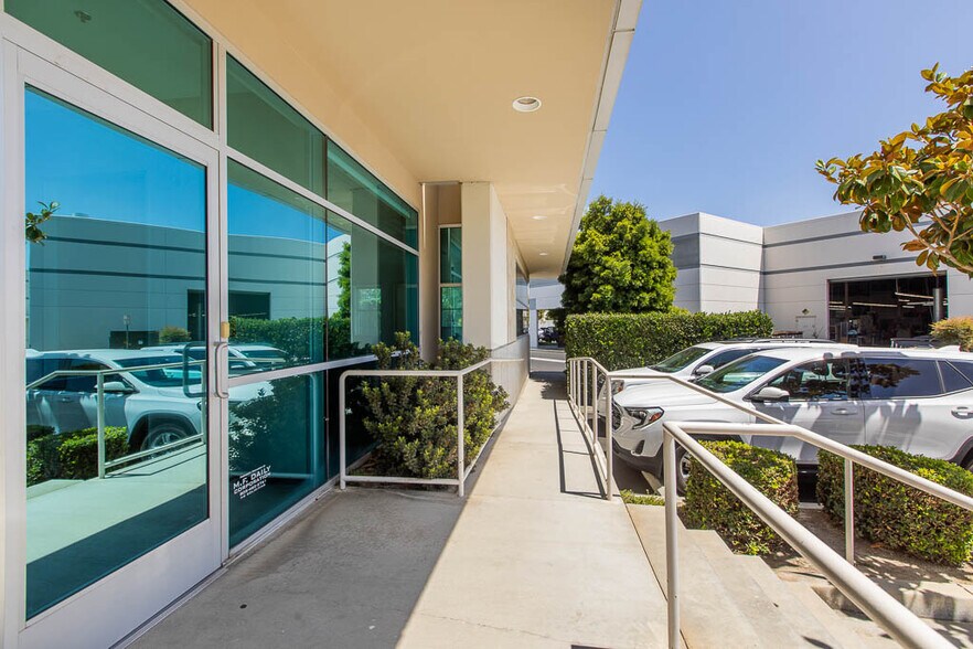 More Photos Of 1100 Flynn Rd, Camarillo Medical For Lease
