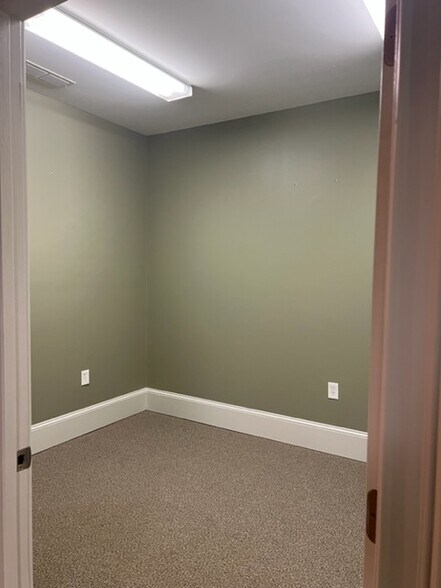 More Photos Of 2440 Sandy Plains Rd, Marietta Medical For Lease