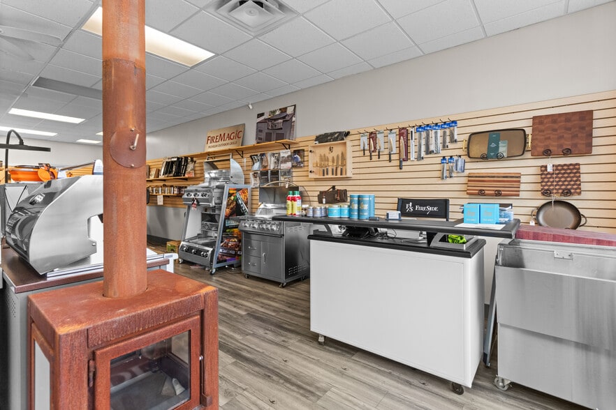 More Photos Of 109 Harmony Crossing, Eatonton Storefront Retail Office For Sale