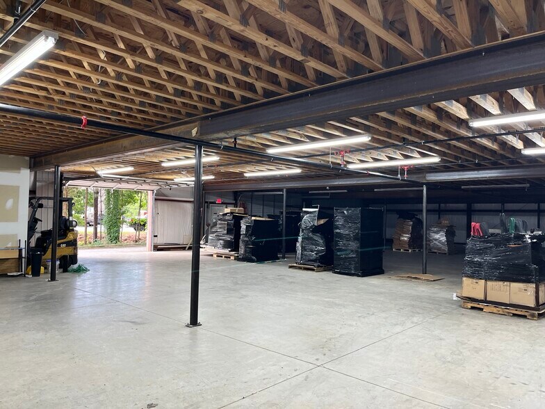 More Photos Of 4388 Sudderth Rd, Buford Warehouse For Sale