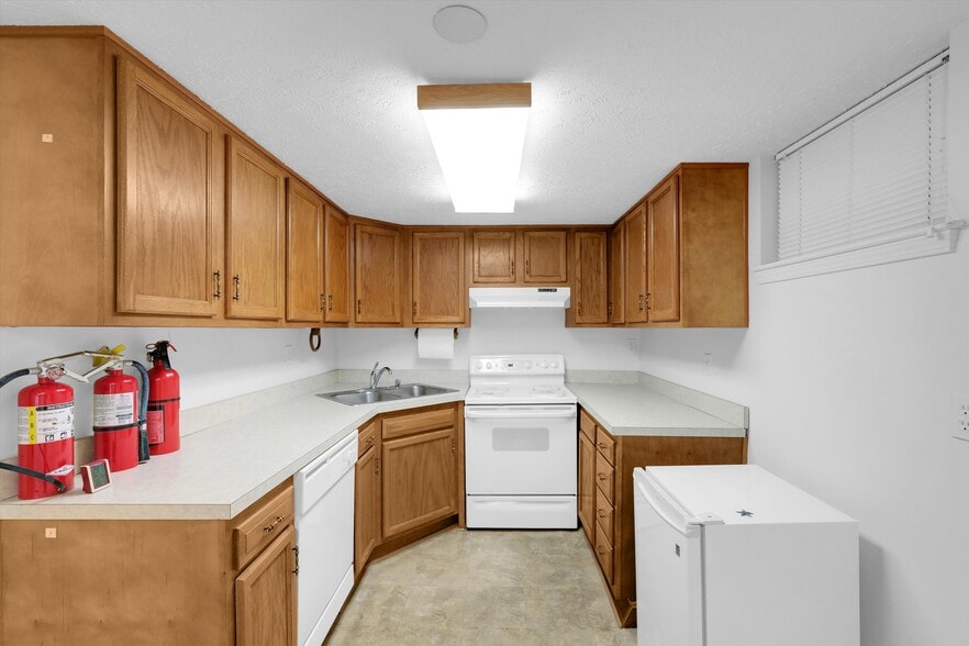 More Photos Of 3208 College Dr, Louisville Office Residential For Lease