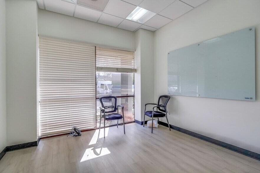 More Photos Of 5947-5951 Variel Ave, Woodland Hills Office For Sale