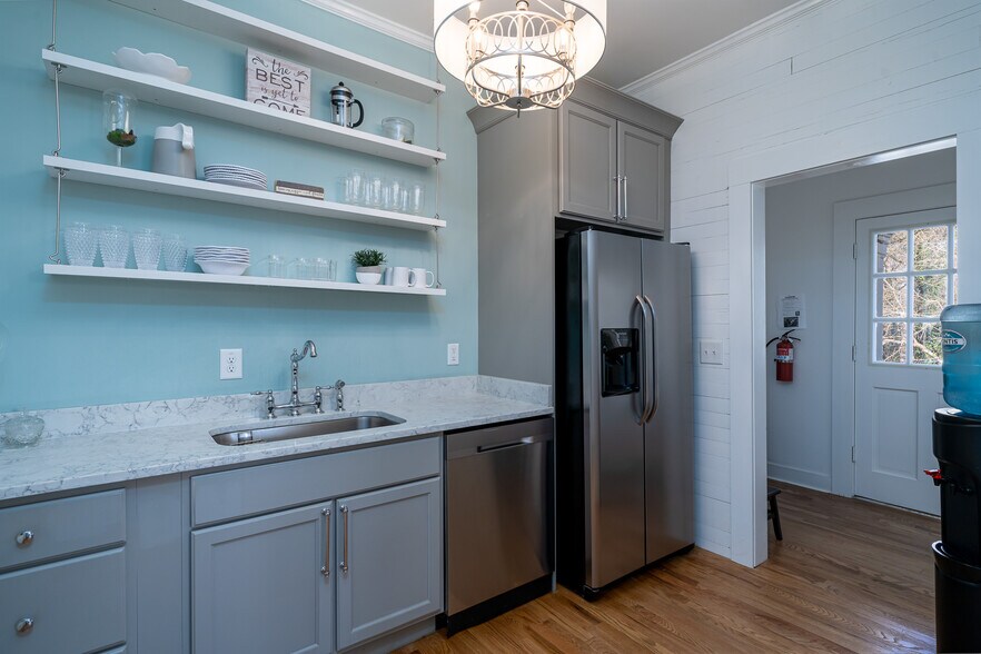 More Photos Of 360 E Main St, Canton Office Residential For Lease