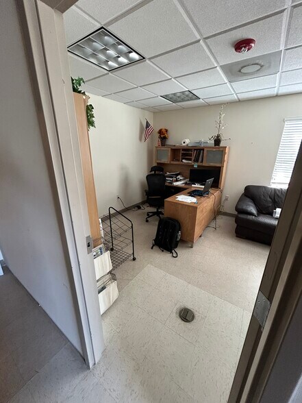 More Photos Of 9230 Brookwood Ct, Bonita Springs Light Manufacturing For Lease