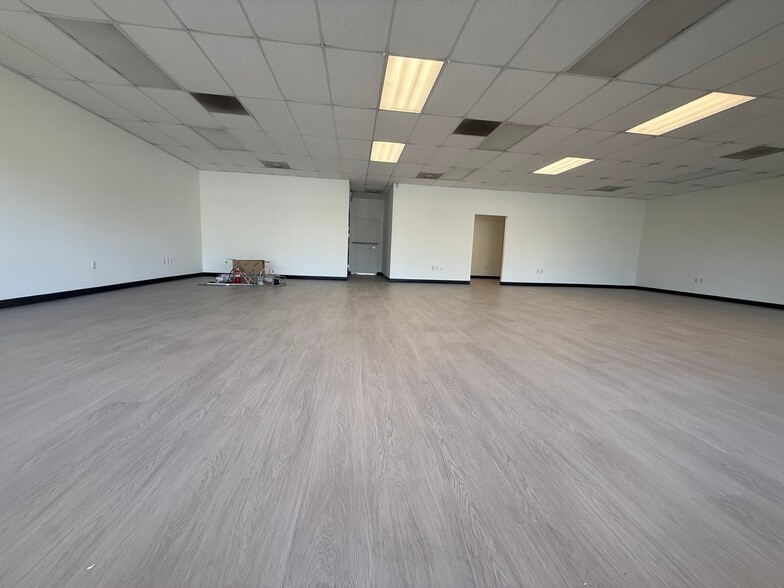 More Photos Of 8841-8863 Canoga Ave, Canoga Park Flex For Lease