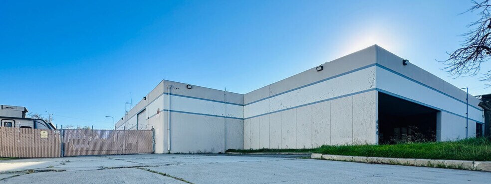 More Photos Of 480 Perry Ct, Santa Clara Warehouse For Sale