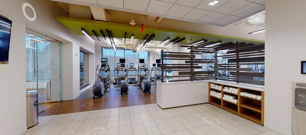 More Photos Of 2111 Wilson Blvd, Arlington Unknown For Lease
