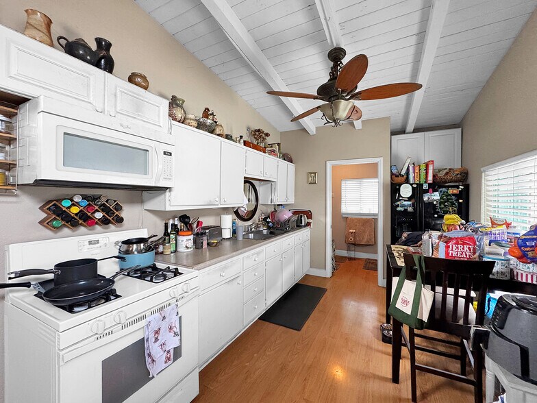More Photos Of 7736 Sugar Dr, Huntington Beach Apartments For Sale