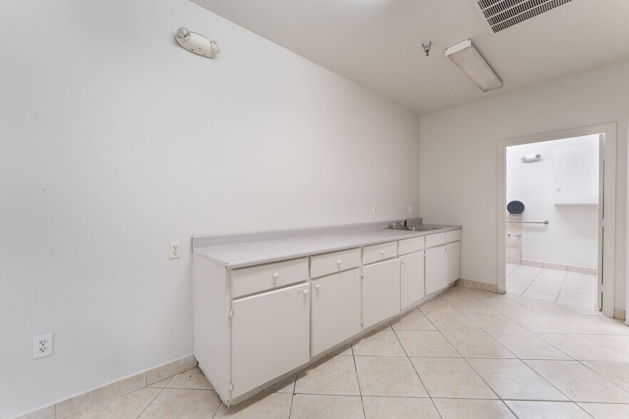 More Photos Of 4650 Judson Ave, Las Vegas Warehouse For Lease
