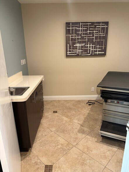 More Photos Of 8101 Newman Ave, Huntington Beach Medical For Lease