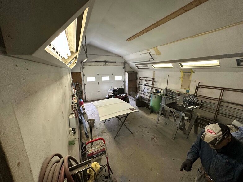 More Photos Of 1642-1646 PA-307, Dalton Auto Repair For Sale