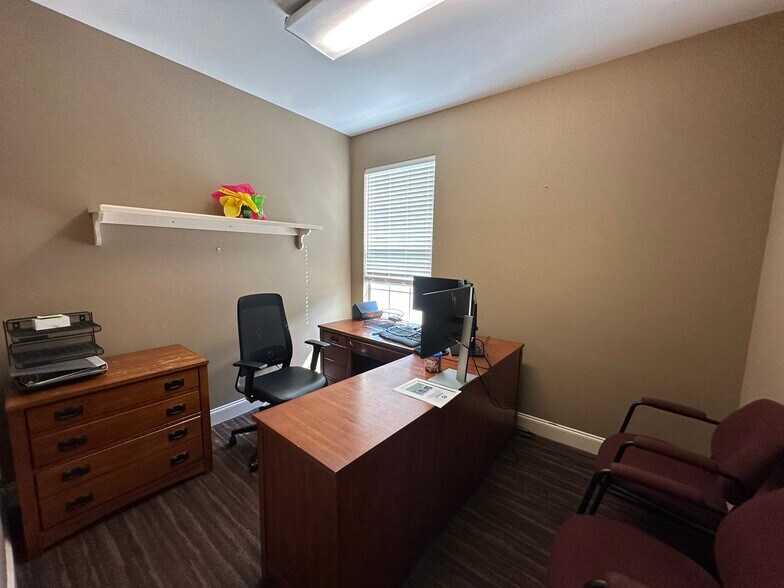 More Photos Of 12320 Burnside ave, Gonzales Office For Sale