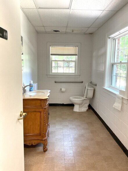More Photos Of 3713 Richfield Rd, Greensboro Religious Facility For Lease