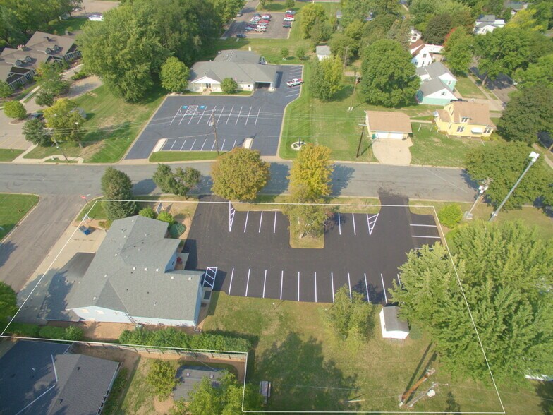 More Photos Of 123 Fairlawn Ave W, Winsted Office For Sale