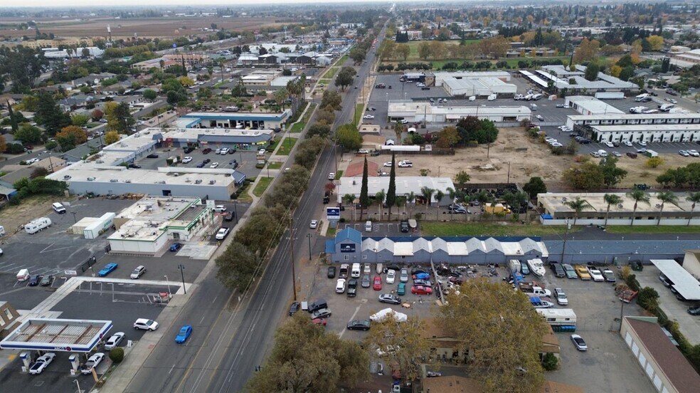 More Photos Of 900 S Cherokee Ln, Lodi Service Station For Sale