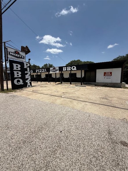 More Photos Of 211 US Highway 281, Johnson City General Retail For Lease