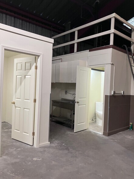 More Photos Of 22 Loomis St, San Francisco Warehouse For Lease
