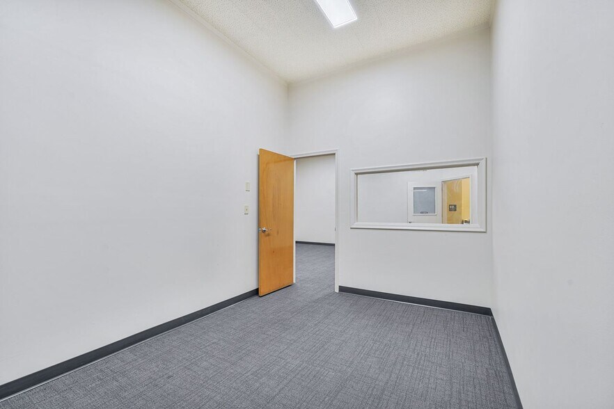 More Photos Of 66 Basin St SW, Ephrata General Retail For Lease