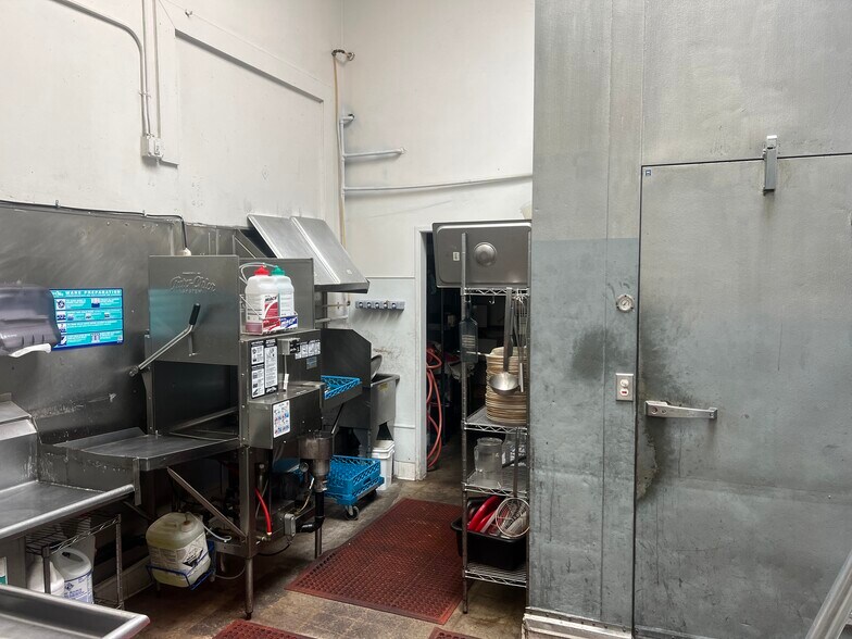 More Photos Of 433 N Fairfax Ave, Los Angeles Restaurant For Lease