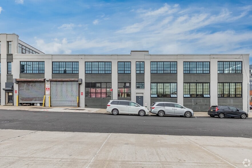 More Photos Of 33-00 47th Ave, Long Island City Warehouse For Lease