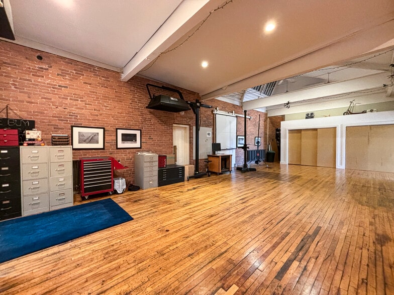 More Photos Of 959 Islington St, Portsmouth Freestanding For Lease
