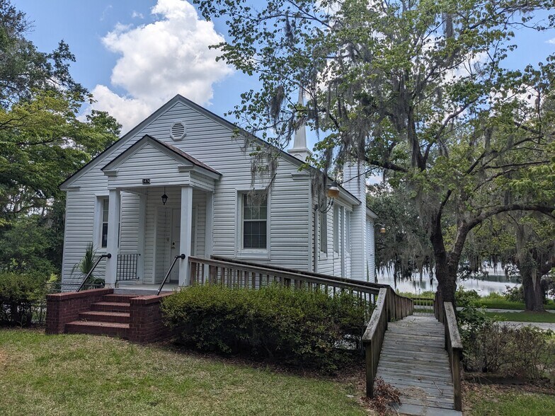 More Photos Of 5474 Worthington Triangle, Lake Park Religious Facility For Sale