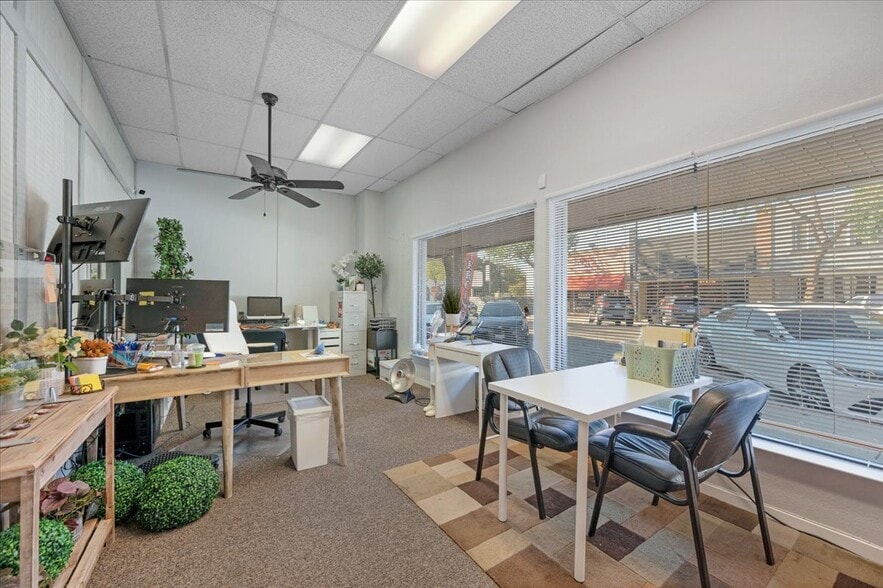 More Photos Of 339 W D St, Lemoore Storefront For Sale