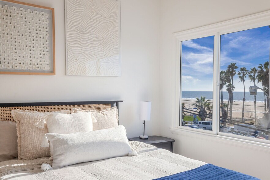 More Photos Of 1661 Appian Way, Santa Monica Apartments For Sale