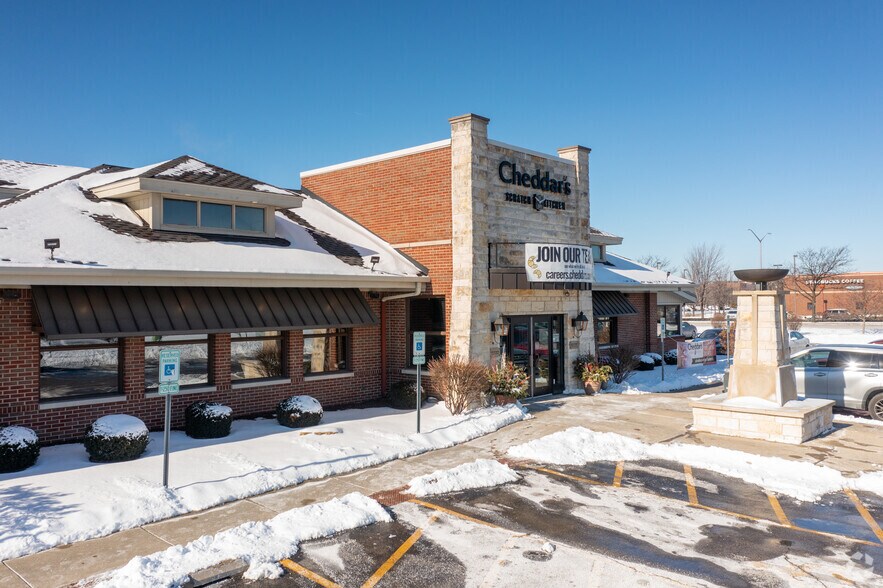 More Photos Of 105 Remington Blvd, Bolingbrook Restaurant For Sale