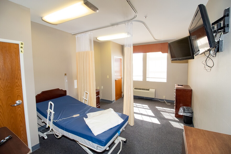 More Photos Of 224 E Central Ave, Andover Rehabilitation Center For Sale